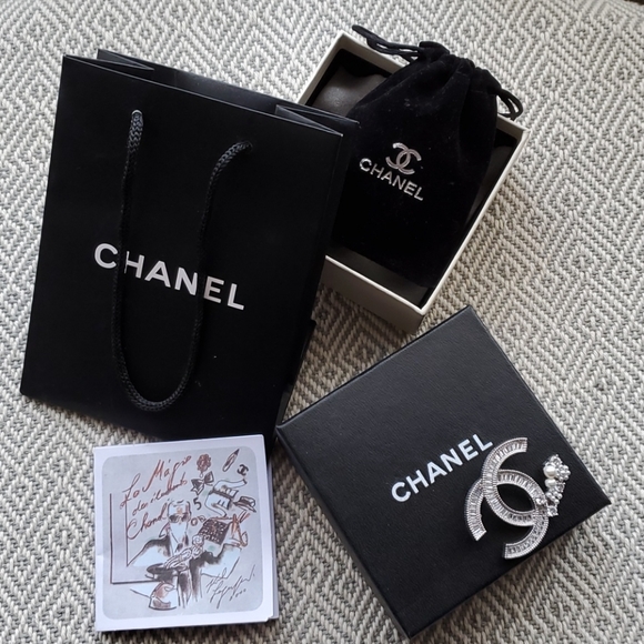 $SOLD$ Chanel brooch - Picture 1 of 5